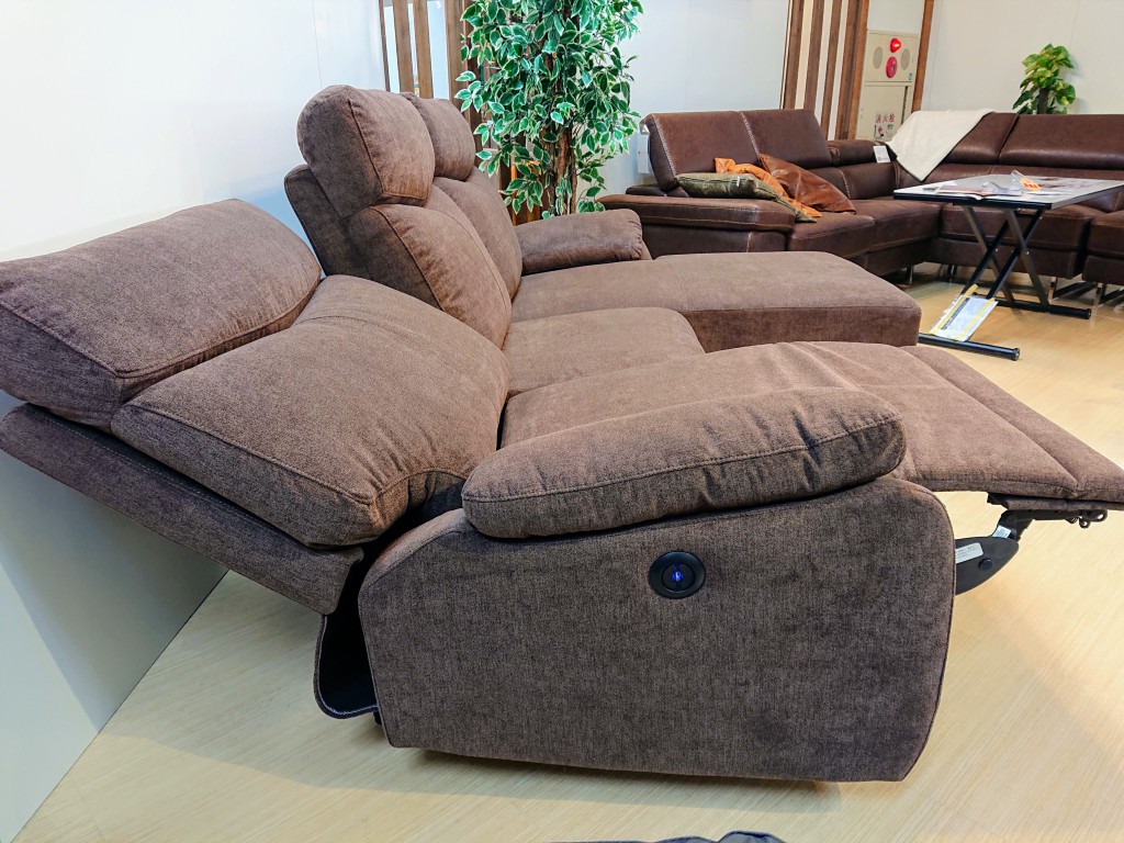 電動リクライニングソファとカウチソファが合体したソファのご紹介です。 | LIFE STYLE SHOP 伊藤家具